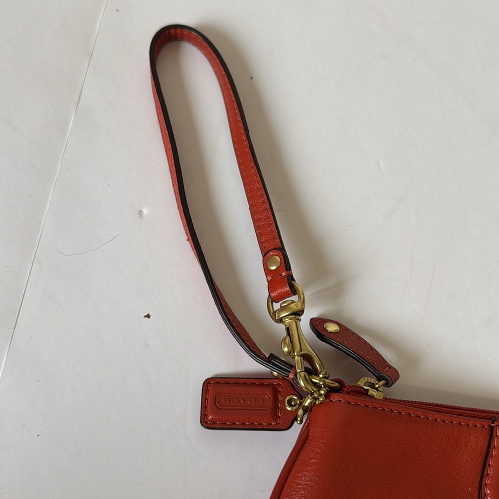 Vintage large coach wrislet - Picture 3 of 9